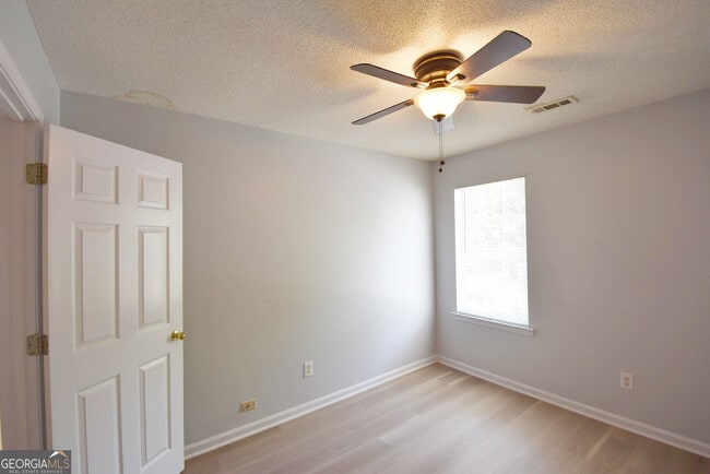 Building Photo - 402 Sherrels Ford