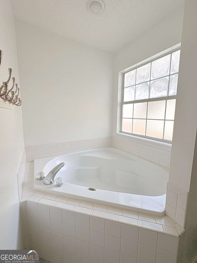 Building Photo - 304 McQueen Cir