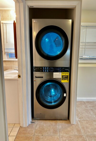 Building Photo - 203 Pineview Ave