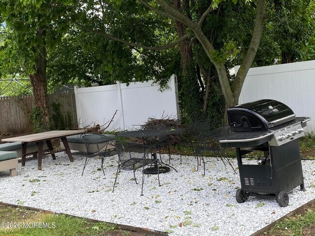 Building Photo - 95 Cooper Ave