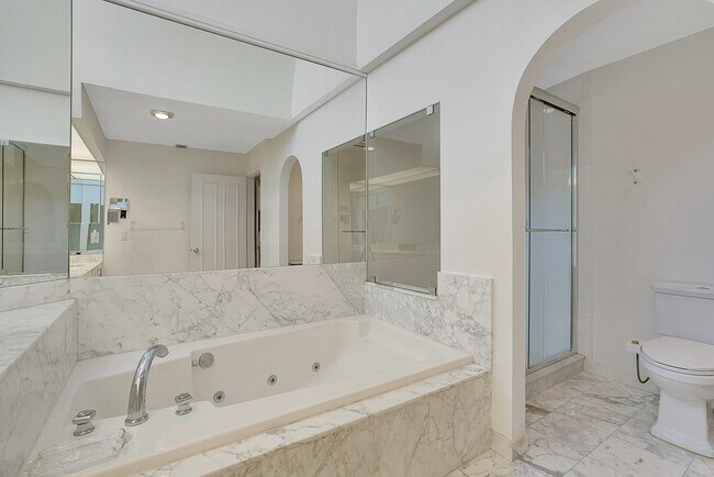 Building Photo - 2703 Captains Way