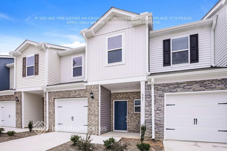 Building Photo - 807 Holiday Pk Ln
