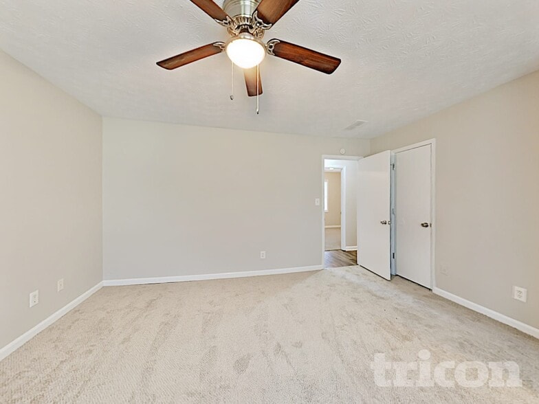 Building Photo - 211 Robin Ln