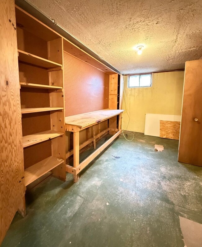 Building Photo - Quiet Cul-de-Sac Living in Council Bluffs