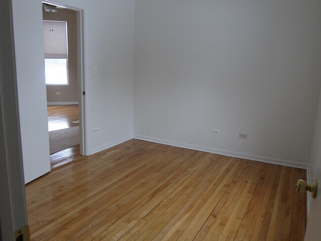 Building Photo - 2733 N Mozart St