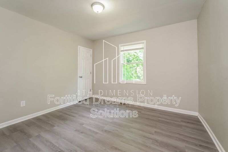 Building Photo - 519 W 20th St