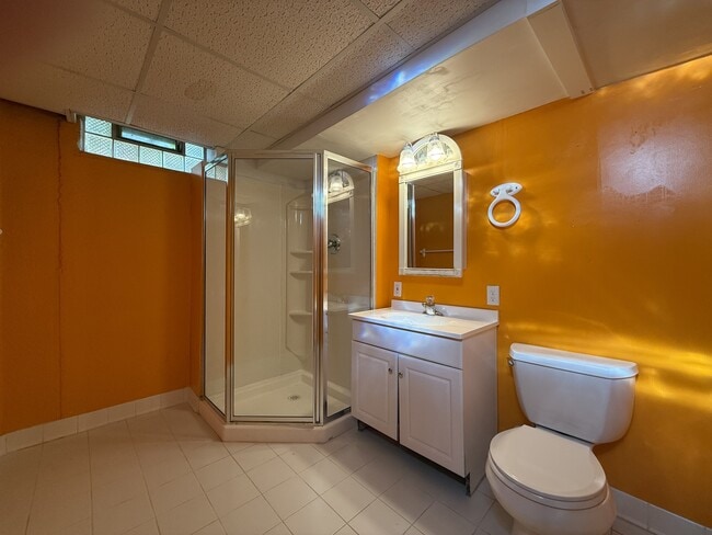 Building Photo - 2447 Roanoke Dr