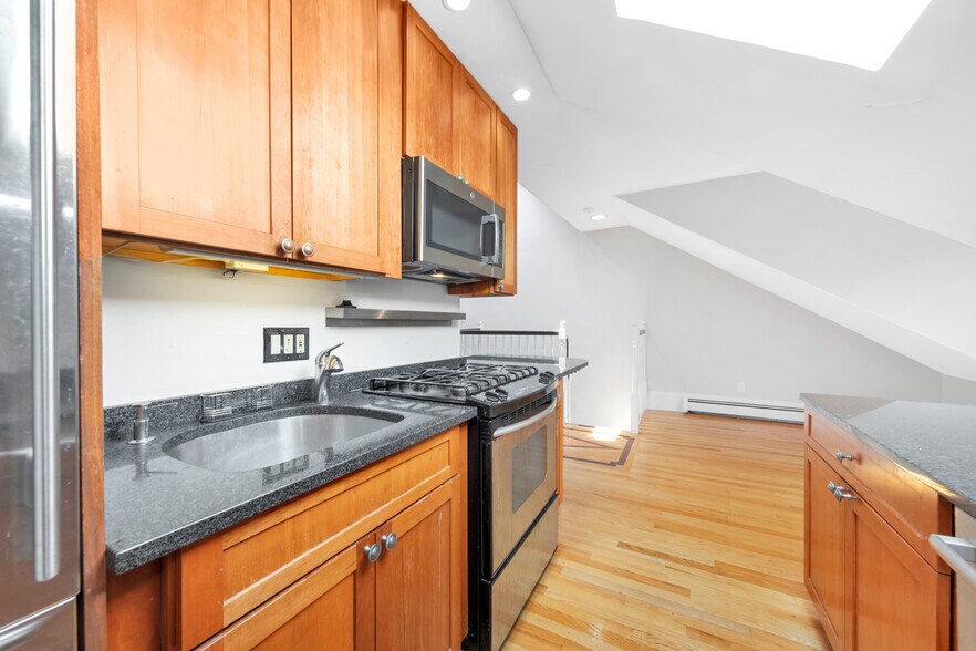 Building Photo - 32 E Springfield St
