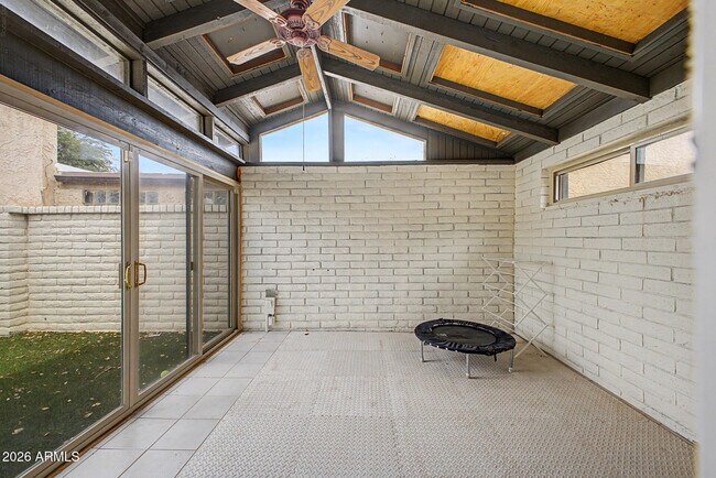 Building Photo - 8711 E Latham St