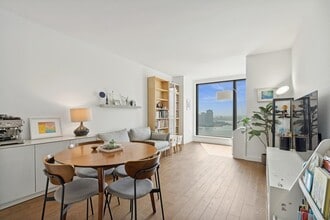 Building Photo - 99 Hudson St