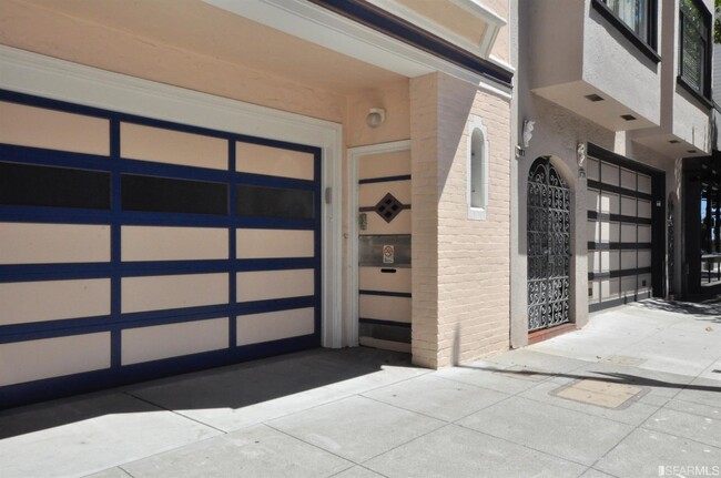Primary Photo - 820 North Point St