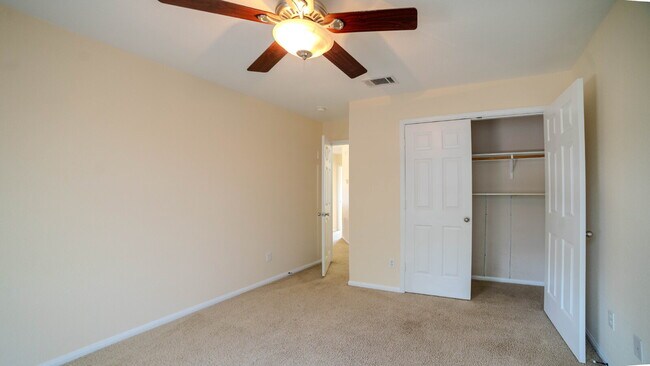 Building Photo - "Spacious 4-Bedroom Retreat with 2.5 Baths...