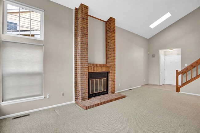Building Photo - Indian Creek 2 Bedroom, 2 Bathroom Townhom...