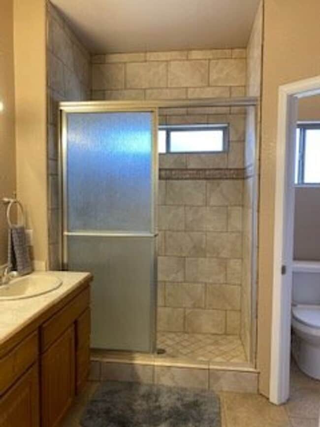 Building Photo - Fully Furnished: Beautiful 3 bedroom, 2 ba...