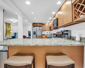 Building Photo - 2626 N Sawyer Ave