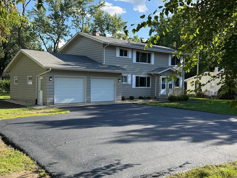 Primary Photo - 506 W Fox Rd