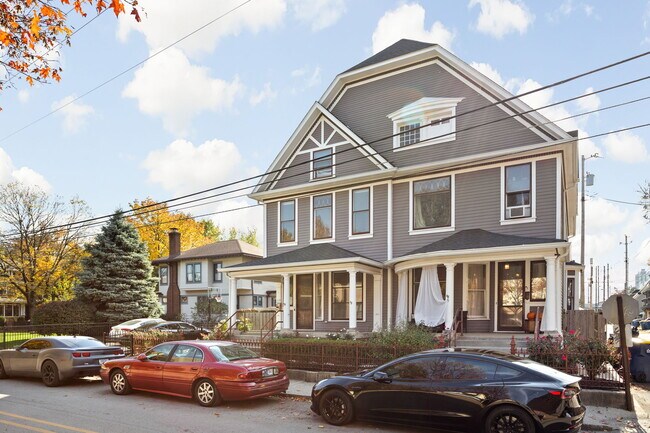 Building Photo - 319 E 13th St