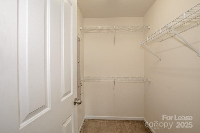 Building Photo - 9366 Greenheather Dr