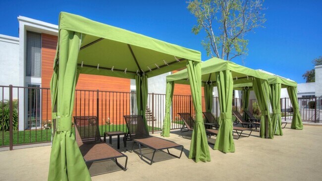 Building Photo - 555 Laurie Ln