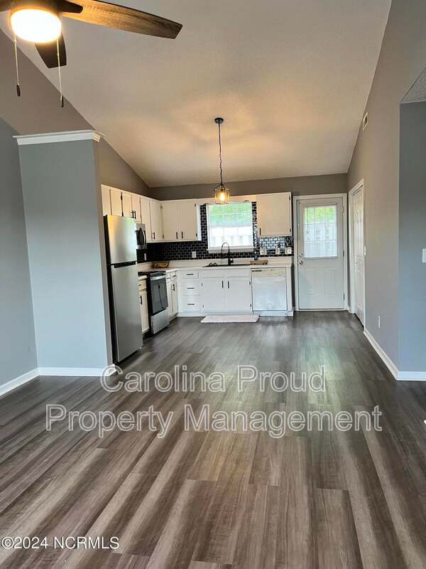 Building Photo - 1200 Peyton Cir