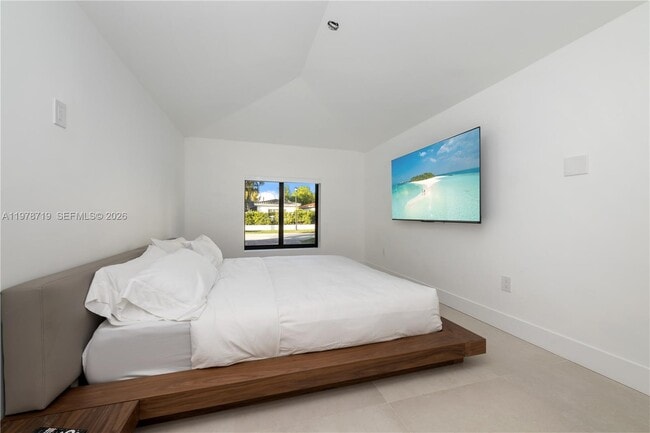 Building Photo - 900 W 47th Ct