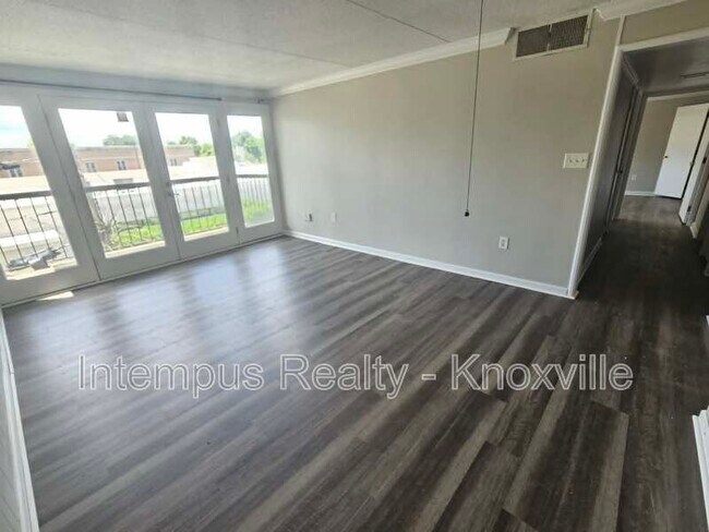 Building Photo - 2749 Sullins St