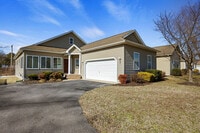 Building Photo - 15 Little Birch Dr