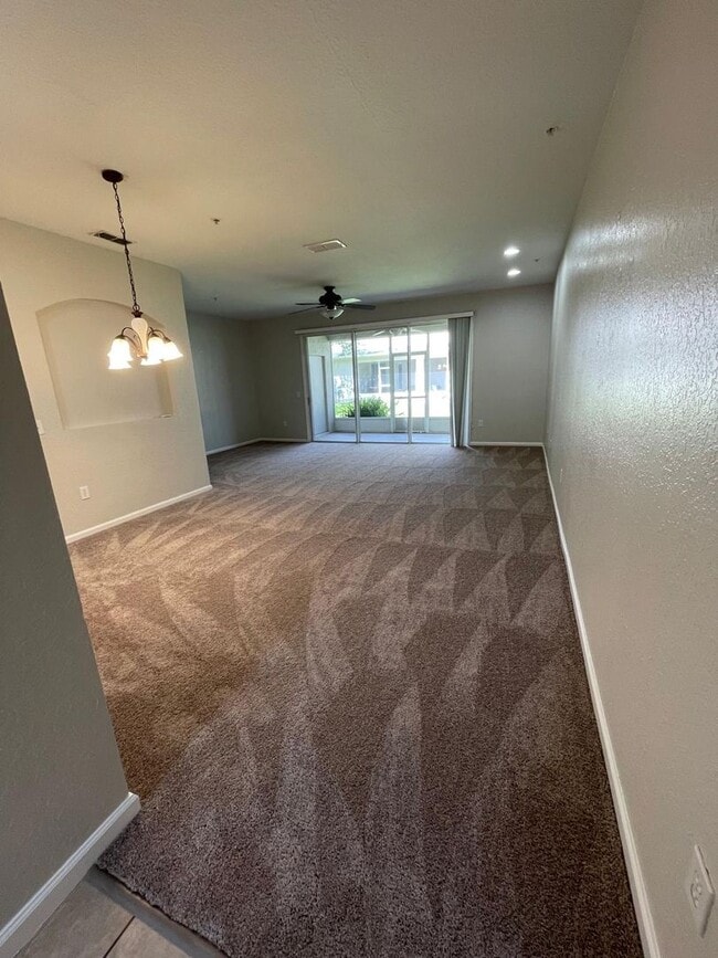 Building Photo - Spacious 3 bedroom, 2.5 bath townhouse in ...