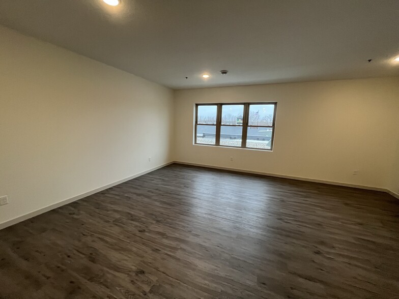 Building Photo - 202 Valley Green Sq