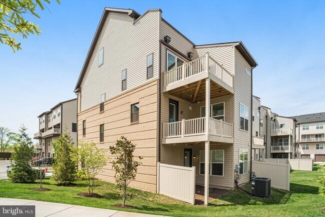 Building Photo - 4975 Longmire Wy