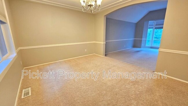 Building Photo - 6559 Gleneagle Ave SW