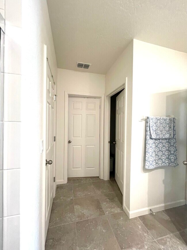 Building Photo - 10574 SW Cambria Ln