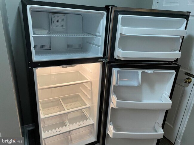 Building Photo - 600 I St NE