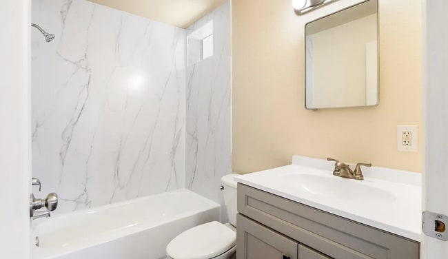 Building Photo - Updated Duplex