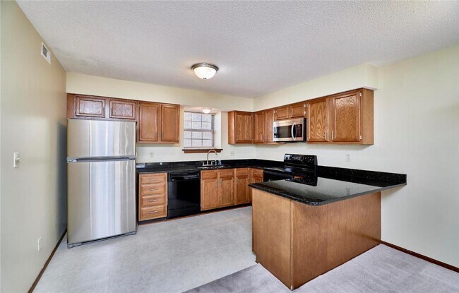 Building Photo - 2304 Yellowstone Park Ct