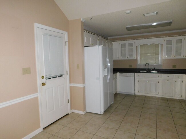 Building Photo - 3 Bedroom Home in Pebble Creek Subdivision