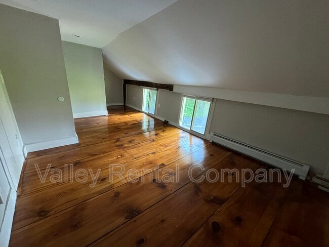 Building Photo - 190 Russell St