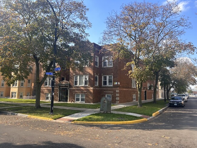 Primary Photo - 2100 S 51st Ave
