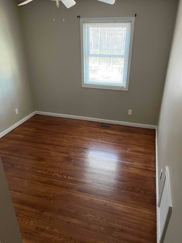 Building Photo - 12202 Greenleaf Dr SE