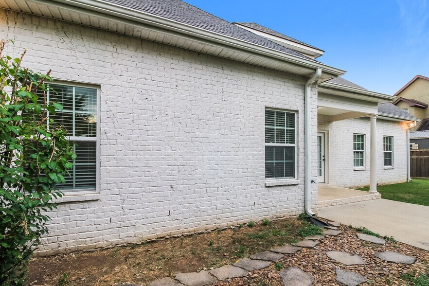 Building Photo - 2640 Candlewick Ct