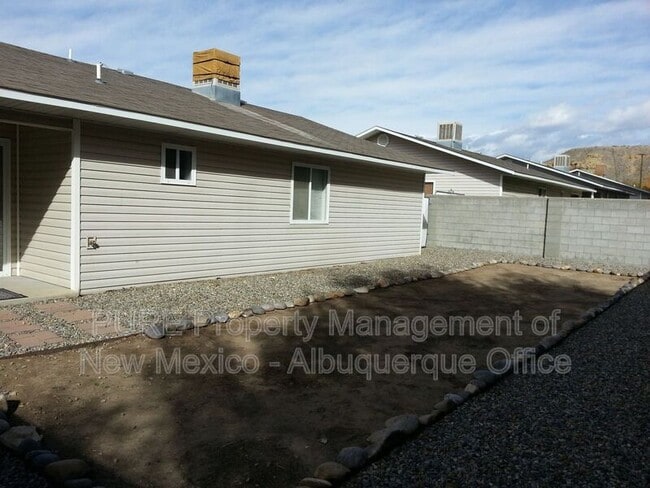 Building Photo - 200 Valle Vista Dr