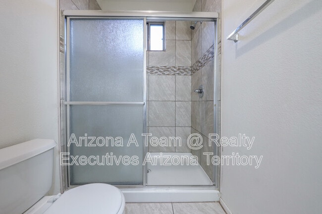 Building Photo - 2927 N Cardell Cir