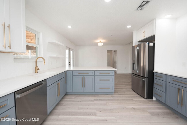 Building Photo - 790 Palm Dr