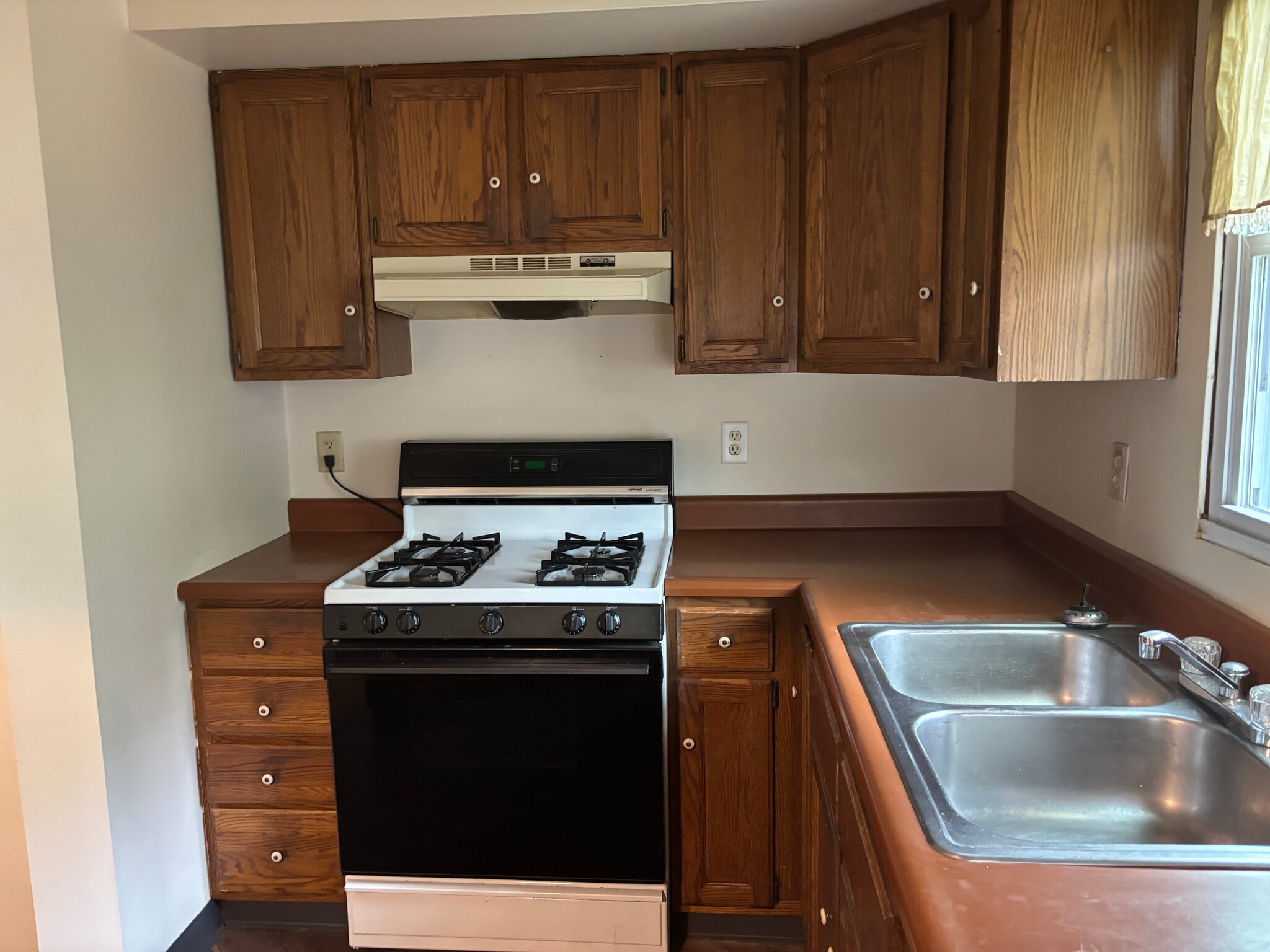 Building Photo - 2417 E Green St