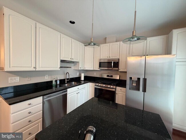 Building Photo - 20965 Promontory Square