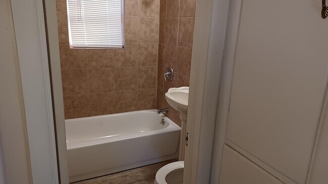 Building Photo - 3902 SE 10th Pl