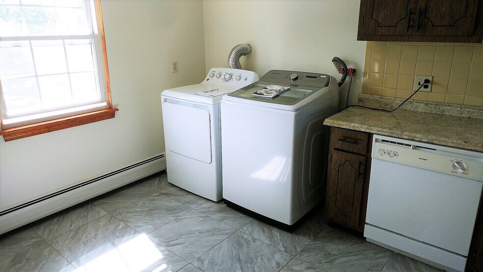 Building Photo - 128 Fayette St