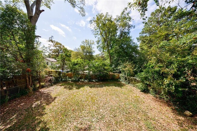 Building Photo - 554 Oak Dr