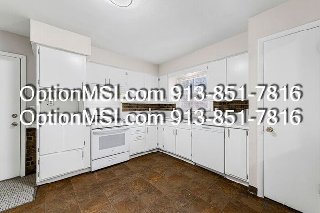 Building Photo - 1/2 month free if moved in by 1/25/26!! Move-in ready!!