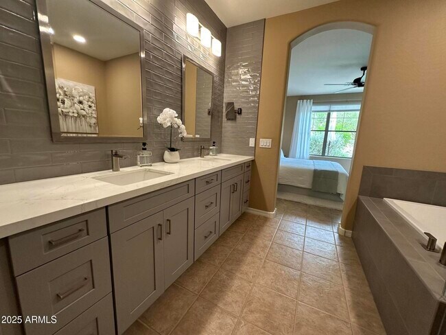 Building Photo - 11489 E Raintree Dr